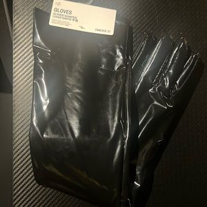 Black forever21 leather gloves